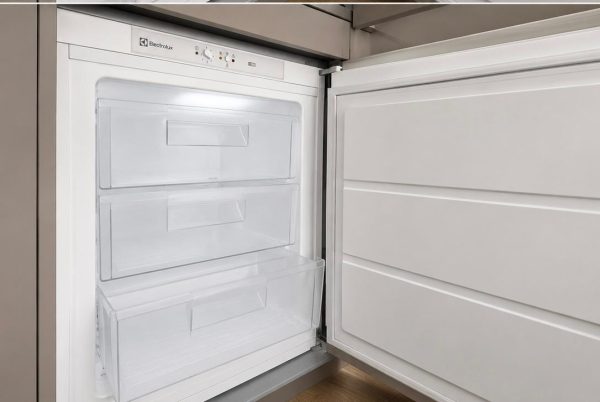 cleaning refrigirator